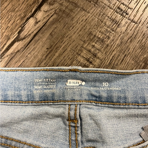 Light wash Old Navy short shorts. - Picture 3 of 3